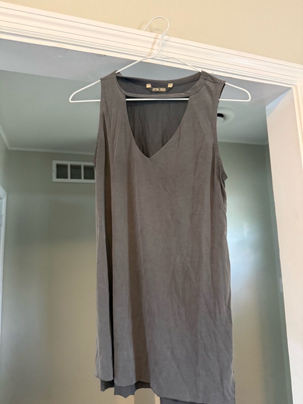 Peyton Jensen Soft Gray Sleeveless V-Neck Tunic Top